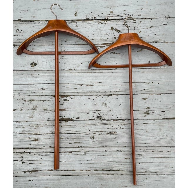 Pair of Mid 20th Century Mod Fratelli Reguitti Italian Dovetail Wooden Hanger W Pole For Sale - Image 9 of 12