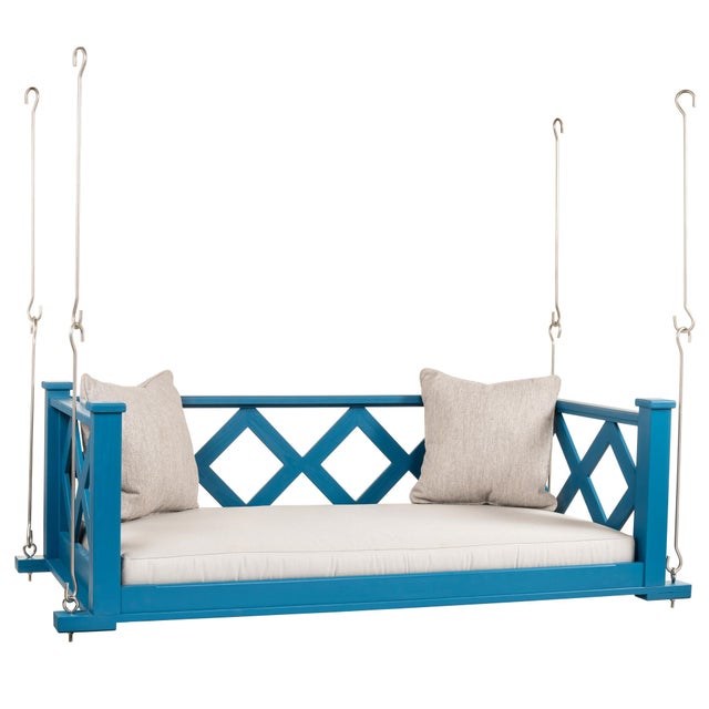 The argyle pattern of this bed swing suites both a traditional or modern look. This size fits perfectly on almost any...