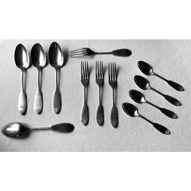 Late 19th Century English Traditional Set of Flatware - 12pcs For Sale - Image 10 of 11