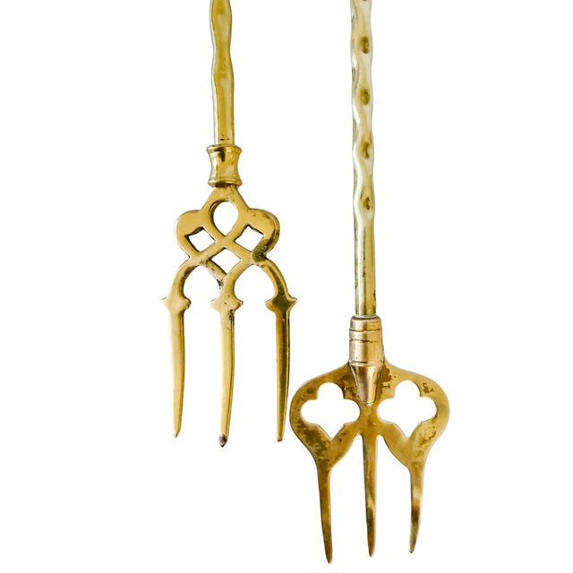 English 1950s English Brass Fireplace Toasting Forks With Spaniels & Heraldic Shield Crest - A Pair For Sale - Image 3 of 6