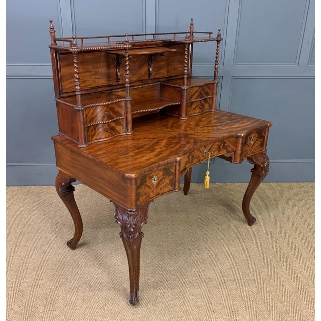Flame Mahogany Writing Desk, 1860s For Sale - Image 3 of 18