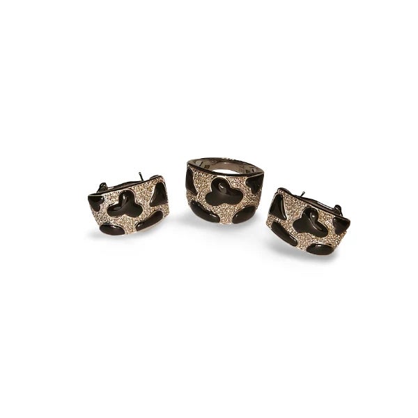 This eye-catching 14K white gold set features a playful animal paw print design, adorned with 198 brilliant round diamonds...