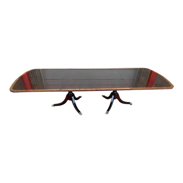 Late 20th Century Ethan Allen Inlaid Mahogany Pedestal Base Dining Table With Leaves For Sale
