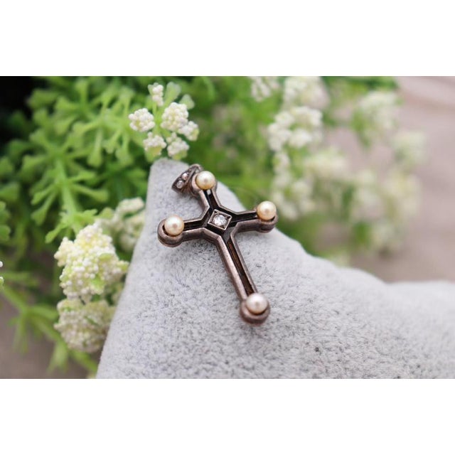 Gold Cross Pendant with Paw Print and Diamonds, 19th Century For Sale - Image 3 of 6