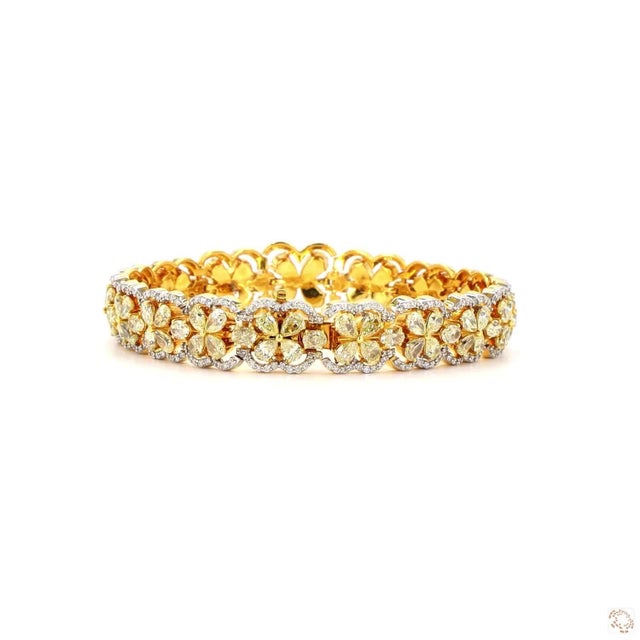 1.67 Carat Round Brilliant Cut White Diamond Yellow Diamond Gold Bracelet For Sale In New York - Image 6 of 9