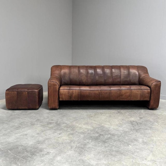 Remarks: Vintage De Sede 3 seat sofa with hocker, model DS 44. Switzerland 1970s. Brown, thick neck leather upholstery....