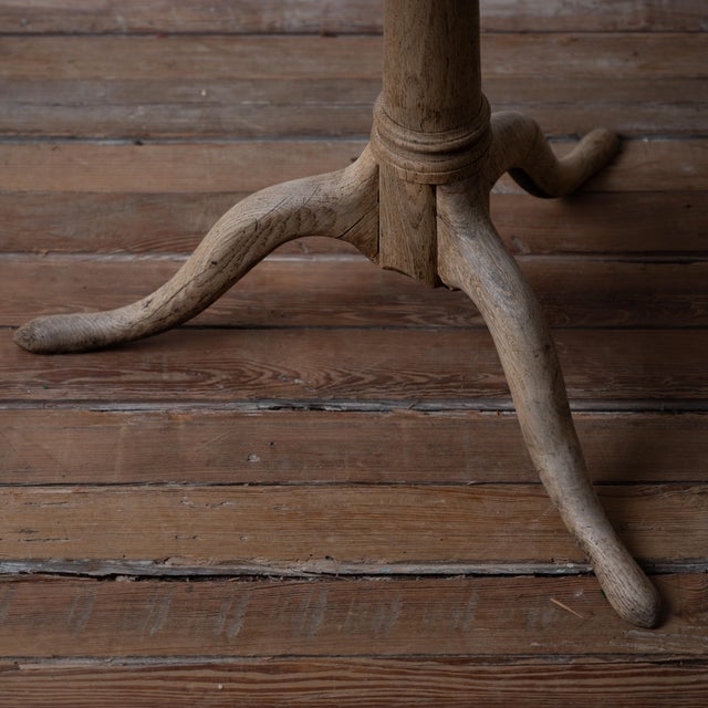 Bleached Georgian Oak Pedestal Table, c.1790 For Sale - Image 10 of 12