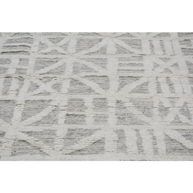 1980s Contemporary Moroccan Aleph Hand Knotted Wool Rug, 10x13'9 For Sale - Image 5 of 6