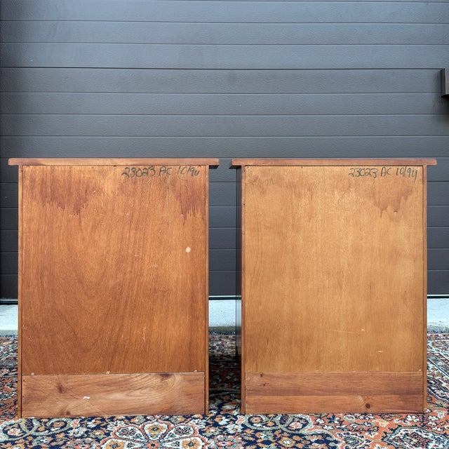 Vintage Hunt Country Furniture American Shaker Solid Cherry 1 Drawer Nightstands - A Pair For Sale - Image 11 of 15