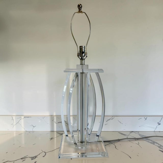 Mid-Century Modern Van Teal Style Lucite Table Lamp For Sale - Image 3 of 9