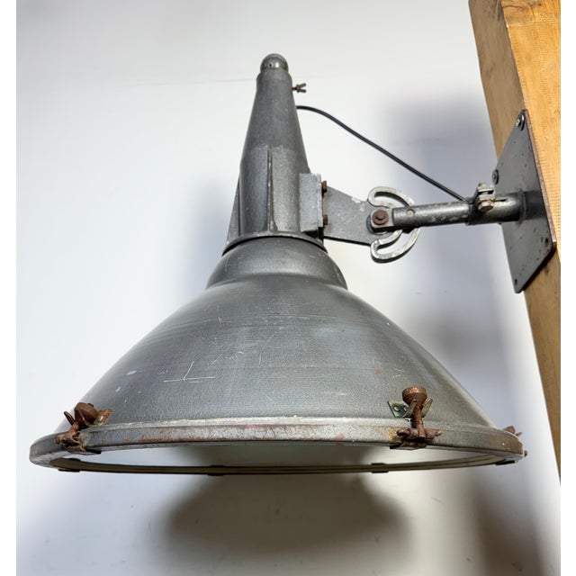 Industrial Large Vintage Industrial Aluminium Factory Wall Spotlight from Elektrosvit, 1970s For Sale - Image 3 of 18