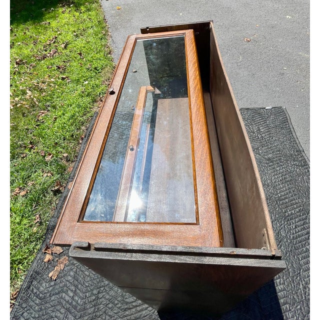 Brown Antique Barrister Bookcase in Quarter-Sawn Oak Attributed to the Gunn Furniture Company For Sale - Image 8 of 12