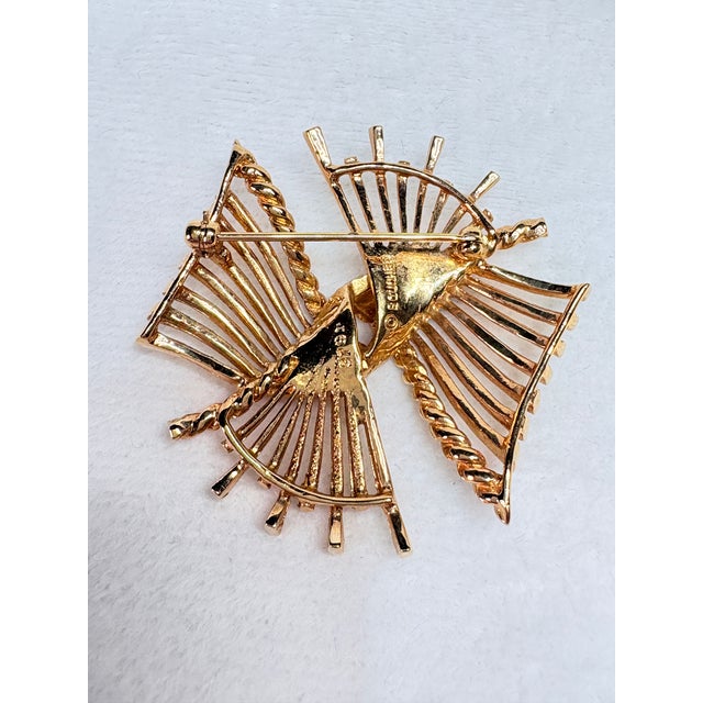 Mid-Century Modern Marcel Boucher 300 Series Mid‑Century Sculptural Feather Brooch, Collectible For Sale - Image 3 of 4