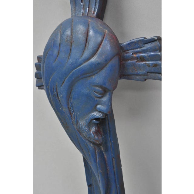 Mid 20th Century Vintage Religious Jesus Sculpted Resin Blue Mid Century Wall Crucifix Cross For Sale - Image 5 of 14