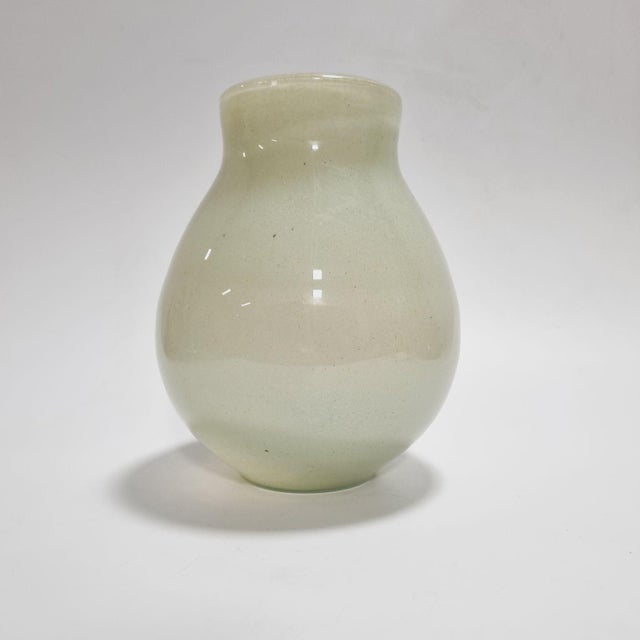 A Scandinavian style glass vase from the 1970s. Featuring a unique decoration resembling fine grains of sand. Its natural...