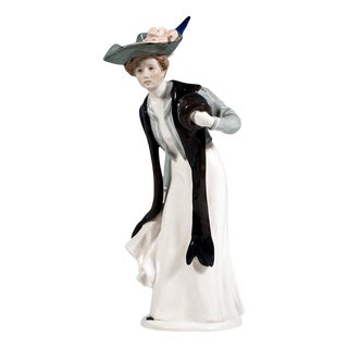 Large Art Nouveau Lady with Muff Figurine by Konrad Hentschel for Meissen, 1906 For Sale