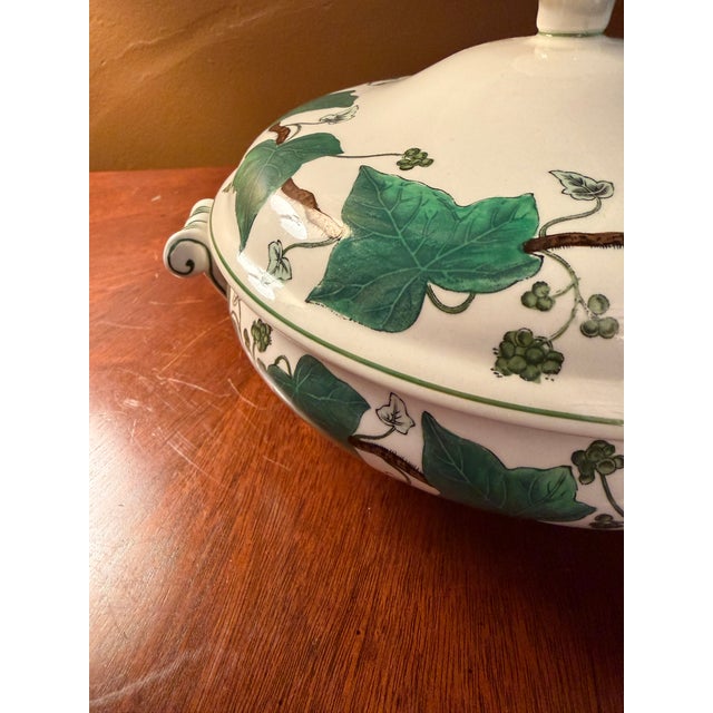 1950s Wedgwood Napoleon Ivy Queensware Covered Serving Bowl 9.5" For Sale - Image 6 of 13