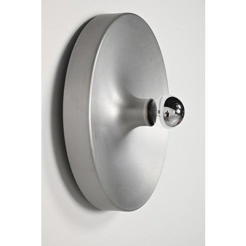 Space Age wall sconce made of aluminum. Can also be used as a ceiling lamp. Minimal traces of use. Measurements Ø 35 cm;...