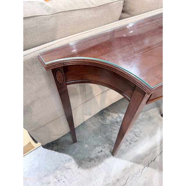Traditional Late 20th Century Hammary Federal Style Mahogany Console Table With Glass Top For Sale - Image 3 of 10