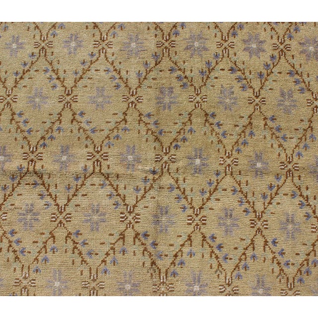 Mid 20th Century Vintage Turkish Oushak Rug With Lattice Blossom Design in Camel and Lavender 4′10″ × 8′5″ For Sale - Image 5 of 8