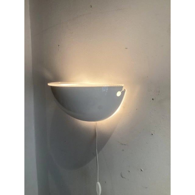 It has some little damage, There was used a lamp that became to warm some little burning oxidation They are rare and hard...