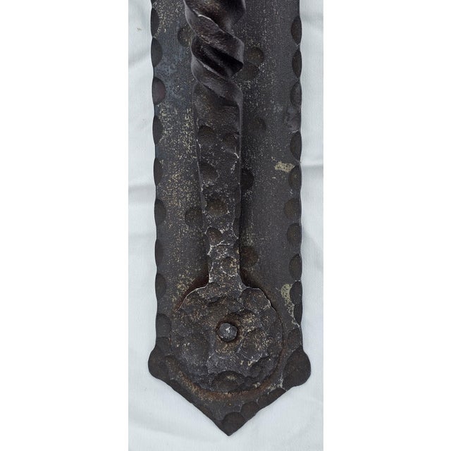 Antique 1910s Hand-Forged Wrought Iron Door Pull 24" Twist Grip W/ Keyhole For Sale - Image 10 of 18