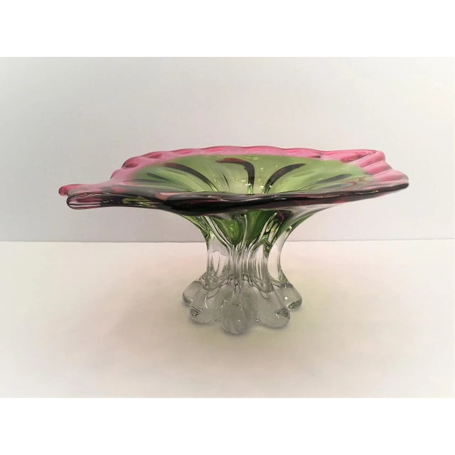 Mid-Century Modern 1960s Mid-Century Modern, Art Glass Pedestal Centerpiece Bowl, Leaf or Fish Shape in Pink, Green, Clear For Sale - Image 3 of 13