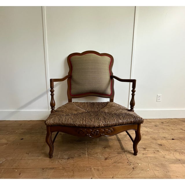 Late 18th Century Pair of French Bergère Chairs With Matching Ottoman - Custom Silk Upholstery For Sale In New York - Image 6 of 13