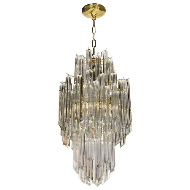 Mid-Century Modernist Skyscraper Form, Three-Tier Cut Triedre Camer Chandelier For Sale In New York - Image 6 of 6