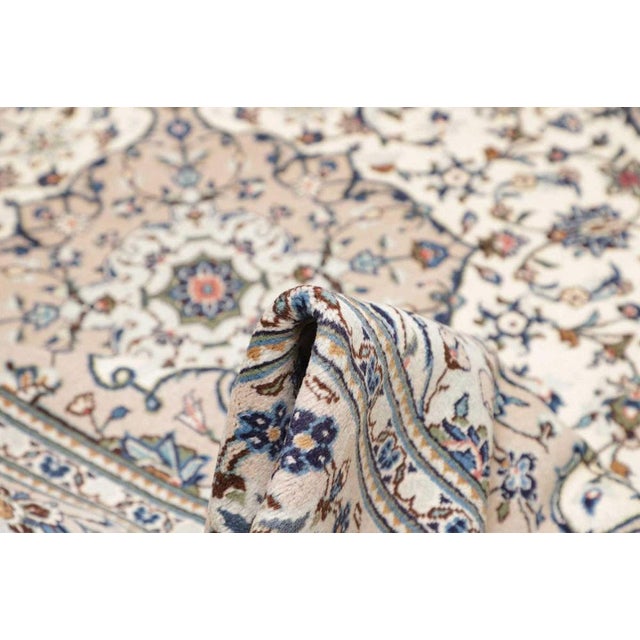 Middle Eastern Rug in Pure Wool For Sale - Image 9 of 11