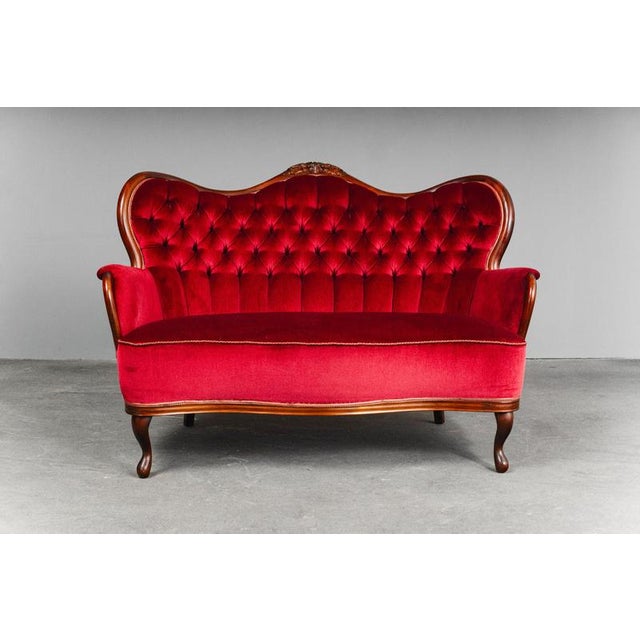 Item: Sofa Period & Style: Baroque style - second half of the 20th century Features: - elegant and practical piece of...
