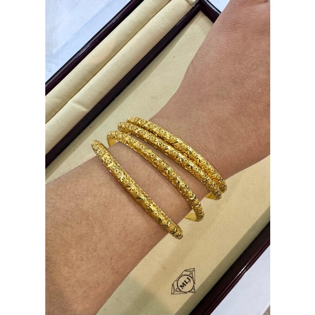 Vintage Eternity Bangle Bracelet 21 Karat Yellow Gold 53 Grams, Set of 4 Churi For Sale - Image 14 of 18