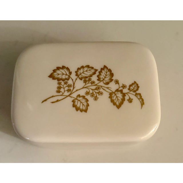 Mid-Century Modern Hollywood Regency Ivory Porcelain Jewelry Box With Gold Detail by Lenox For Sale - Image 3 of 9
