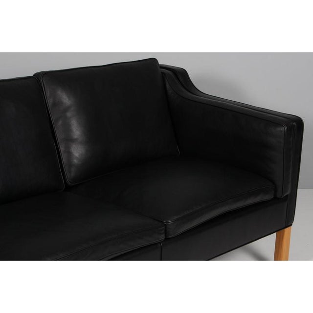 Børge Mogensen Model 2213 3-Seater Sofa in Black Leather by Børge Mogensen for Fredericia, 2011 For Sale - Image 4 of 8