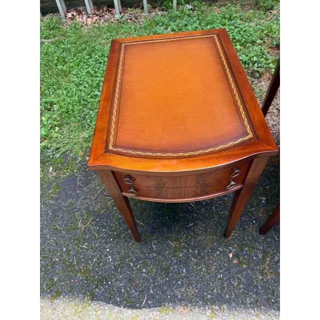 Early 20th Century Pair of Federal Style Leather Top Flame Mahogany Side Tables For Sale - Image 4 of 14
