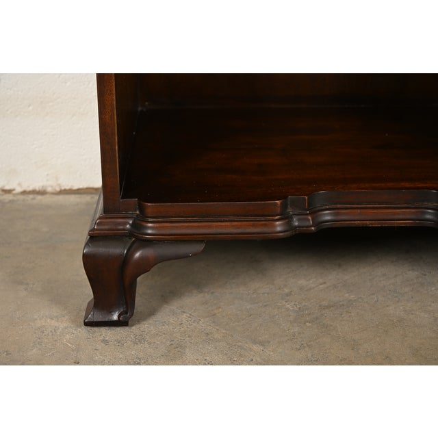 Kindel Furniture Georgian Solid Mahogany Block Front Nightstands, Pair For Sale - Image 12 of 18
