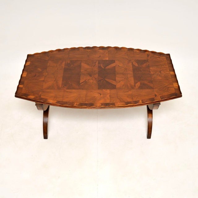 1930s Vintage Oyster Veneer Coffee Table in Yew Wood, 1930 For Sale - Image 5 of 10