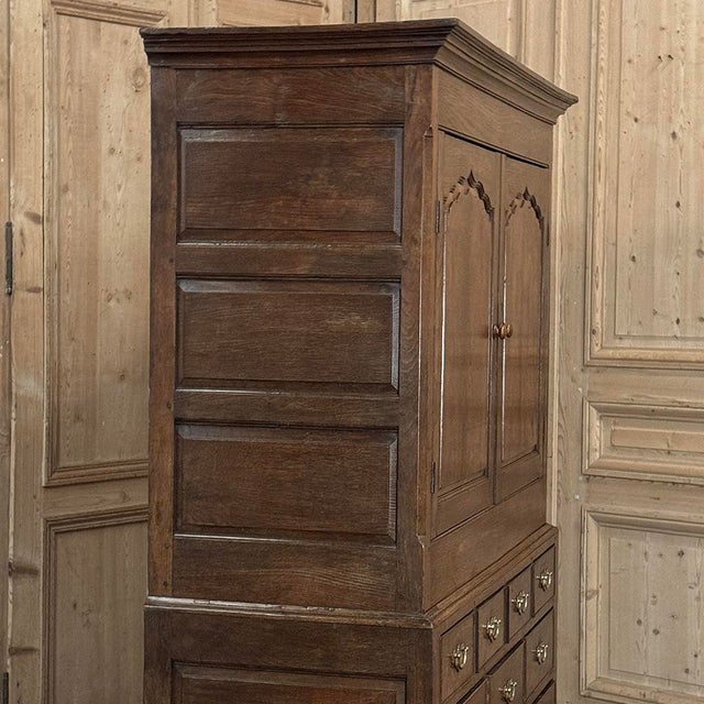 18th Century Georgian Period English Oak Linen Press For Sale - Image 11 of 18