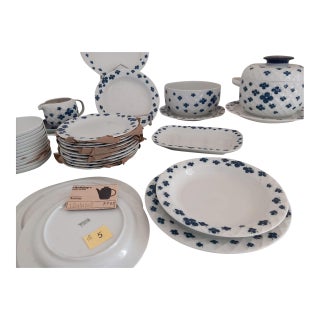 1980s 58 Pieces European Dinner Set Diamond Shape Rim With Bleu Decoration by Rosenthal For Sale