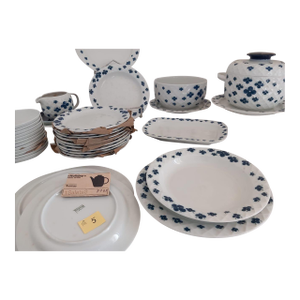 New 1980s 58 Pieces European Dinner Set Diamond Shape Rim With Bleu Decoration by Rosenthal