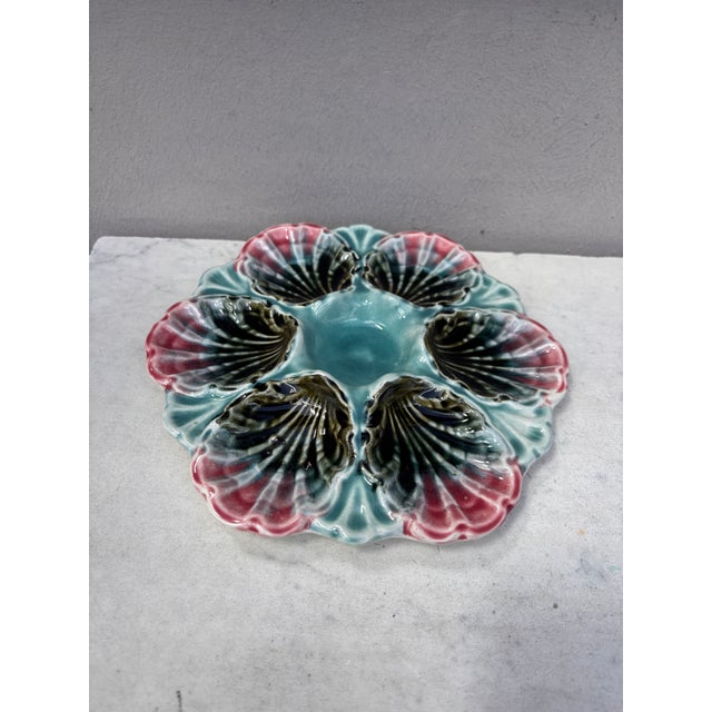 French Majolica blue, pink and grey oyster plate unsigned from Fives Lille, circa 1890.