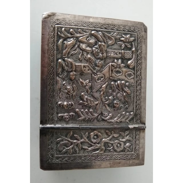 Asian Vintage Silver Mirrored Makeup Compact For Sale - Image 3 of 8