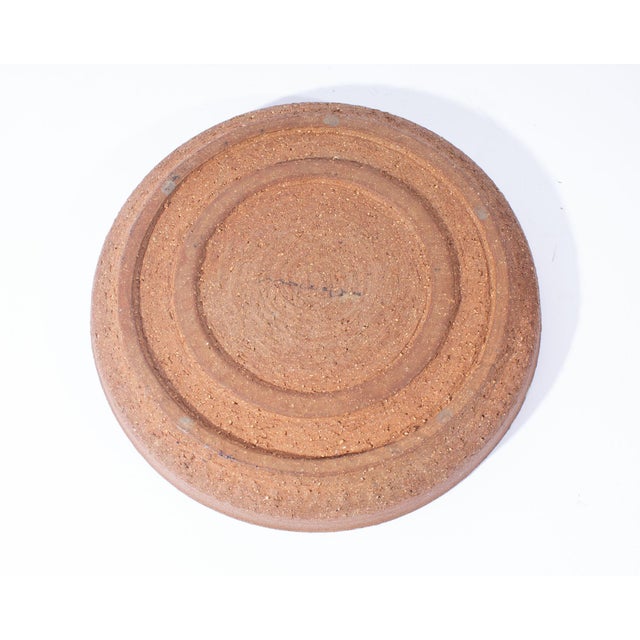 Studio Pottery Lava Glaze Charger Signed by Artist Edna Arnow For Sale In Indianapolis - Image 6 of 7