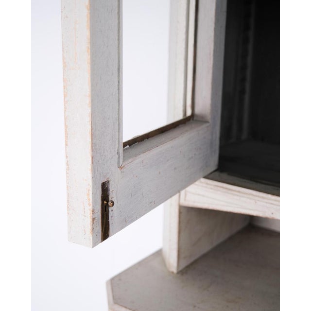 Gray Gustavian Display Cabinet in Light Grey with Patina, 1790s For Sale - Image 8 of 15