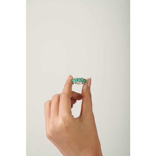 Modern 2.91ct Pear Cut Emerald & Diamond 14k Gold Half Eternity Band Ring Size 7 For Sale - Image 9 of 16