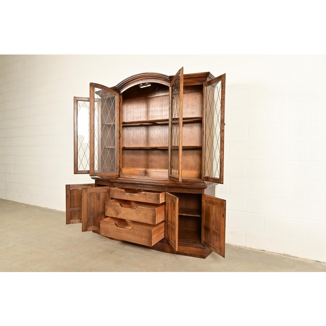 Ethan Allen Georgian Solid Maple Lighted Breakfront Bookcase Cabinet For Sale In South Bend - Image 6 of 17