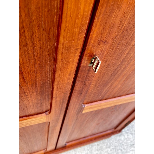 Mid Century Danish Modern Teak Corner Cabinet With Lock + Key | Vamo Sønderborg Møbelfabrik For Sale - Image 13 of 18