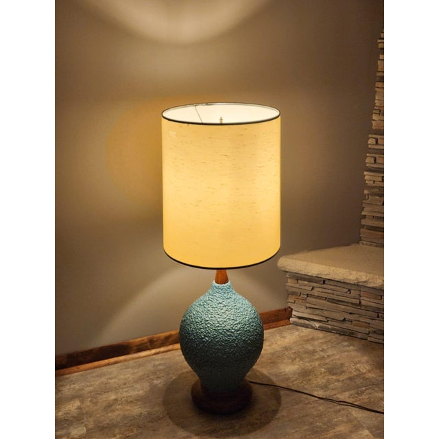 Quartite Creative Corp. 1958 Quartite Creative Corp. Atomic Popcorn Chalkware Table Lamp For Sale - Image 4 of 16
