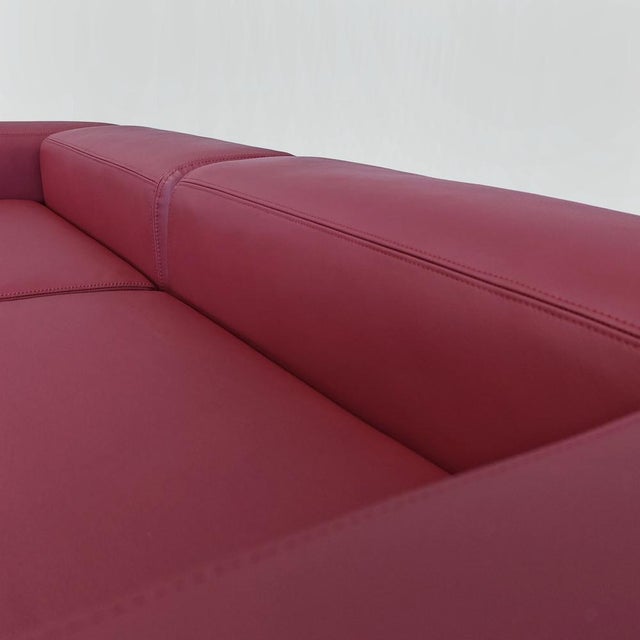 Model 711 Daybed Sofa in Red Leather attributed to Tito Agnoli for Cinova, 1970s For Sale - Image 6 of 17