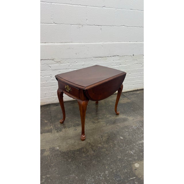 Stanley Furniture 1990s Stanley Queen Anne Mahogany Drop Leaf Accent Table For Sale - Image 4 of 8